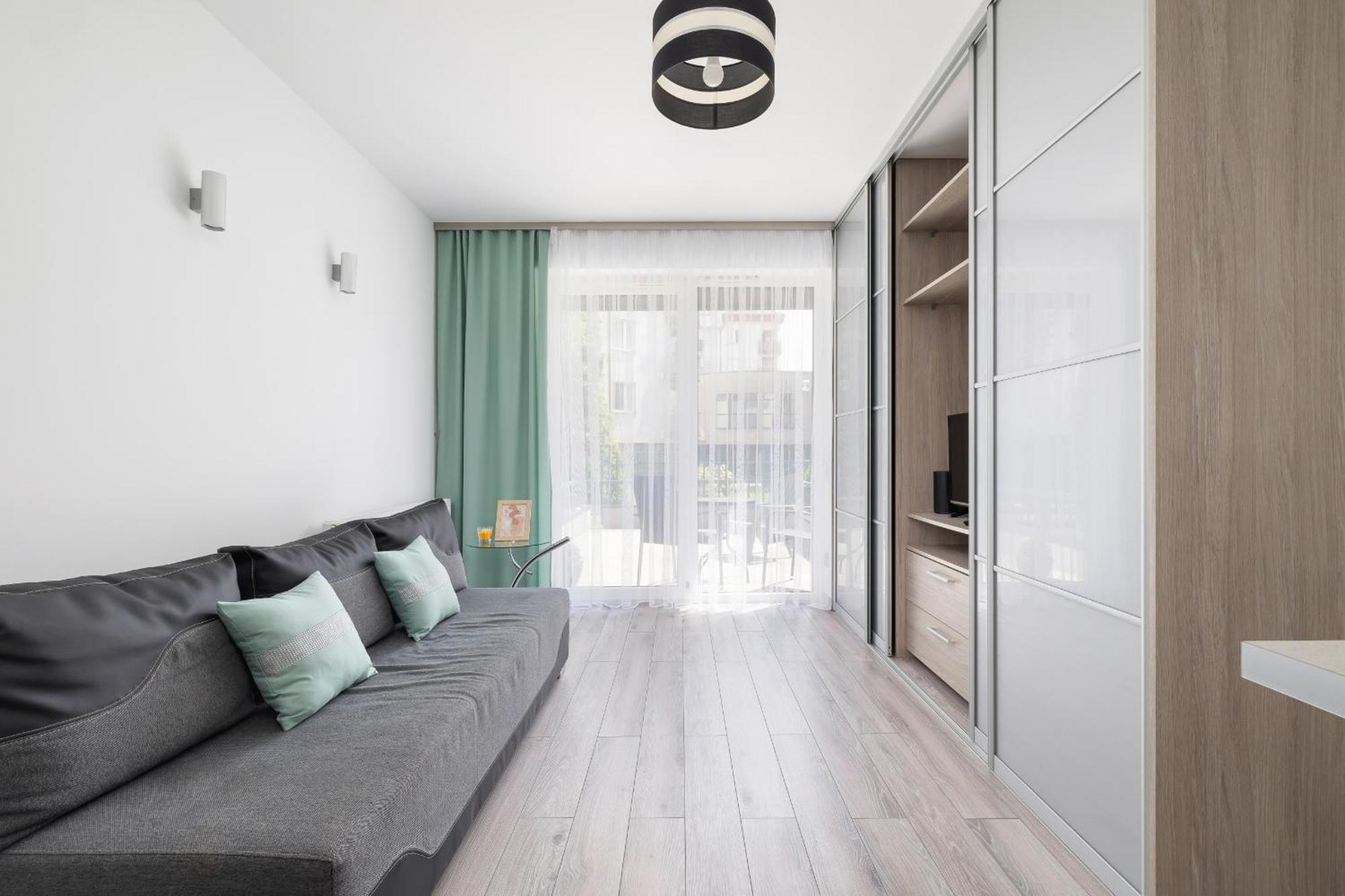 W Spokojnej Okolicy Z Parkingiem By Renters Apartament